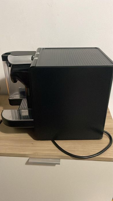 Máquina de Café Nespresso by DeLonghi Lattissima One