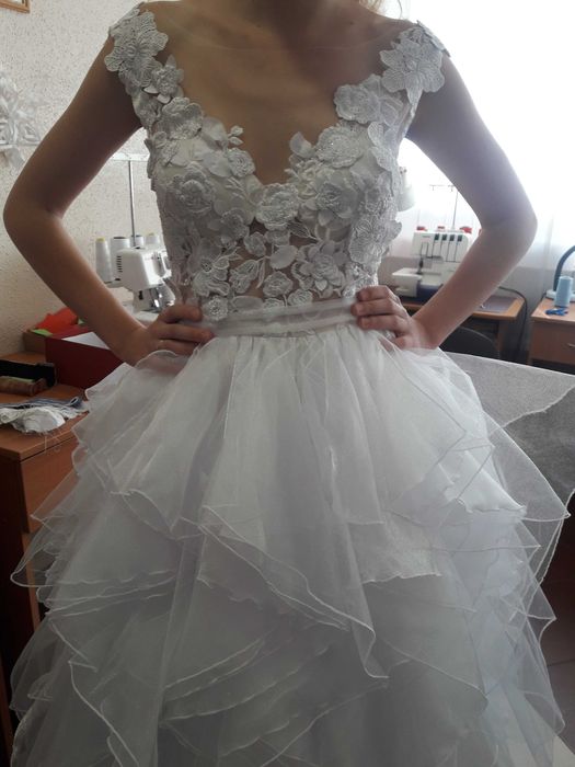 Навчання крою та моделюванню одягу, пошиття одягу на замовлення