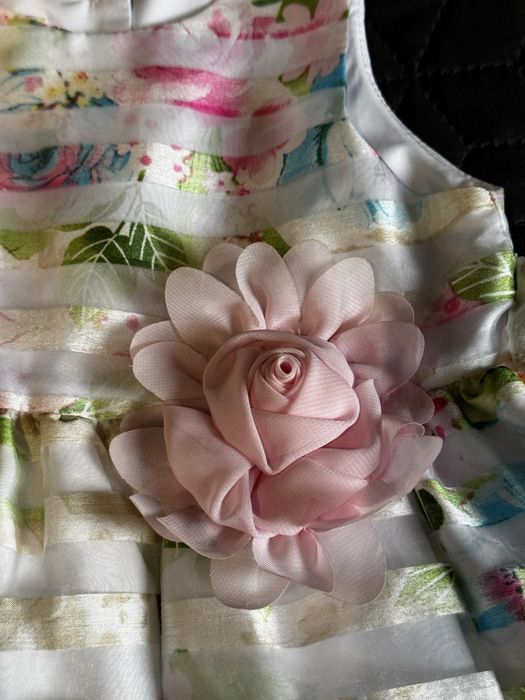 Святкова сукня у квіти