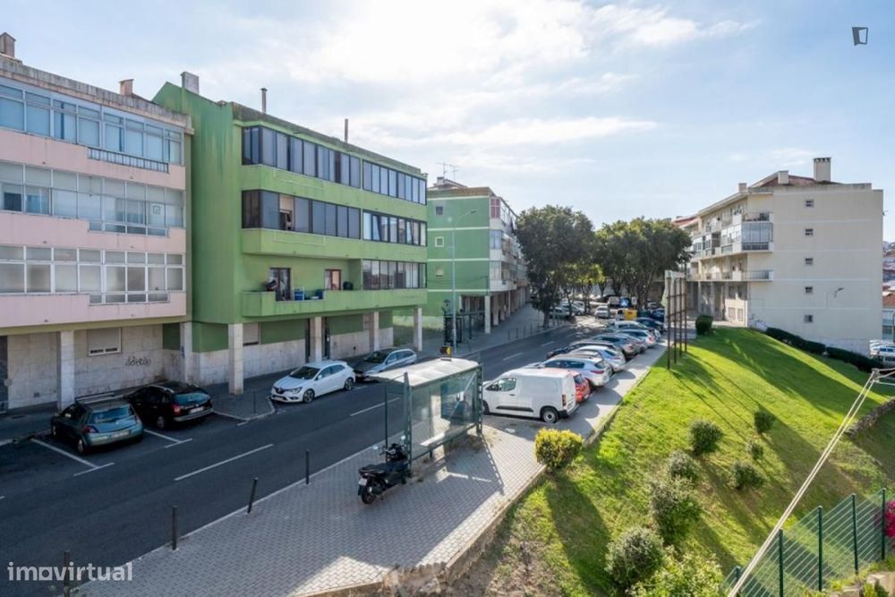 Quarto - localizado em Amadora Lisbon