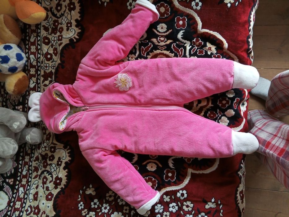 Комбез для дівчинки в гарному стані (осінь зима)на 4-7 місяців