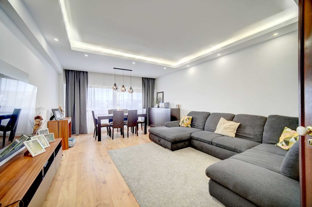 Apartamento T4 em Massamá + garagem box