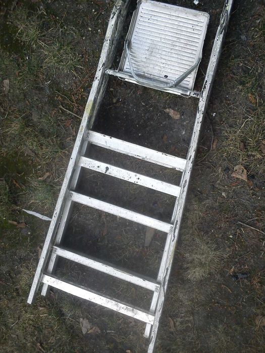drabina 3+1=4 stopnie z podestem rozkładana stan techn .b.dobry