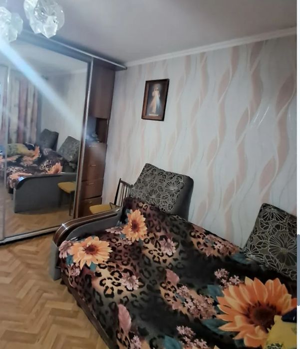 90Продам 3к квартиру вул пр- т Юності