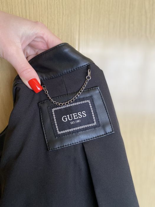 Продам куртку GUESS