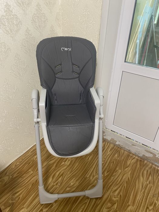 Стільчик для годування momi gojo