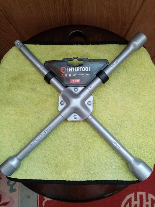 Intertool HT-1602 Ключ балонний хрестовий