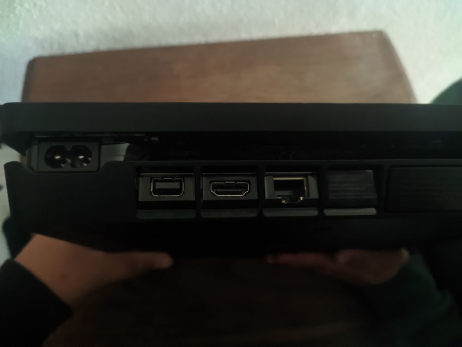 Ps4  1 tb mais 21 jogos e 2 comandos.