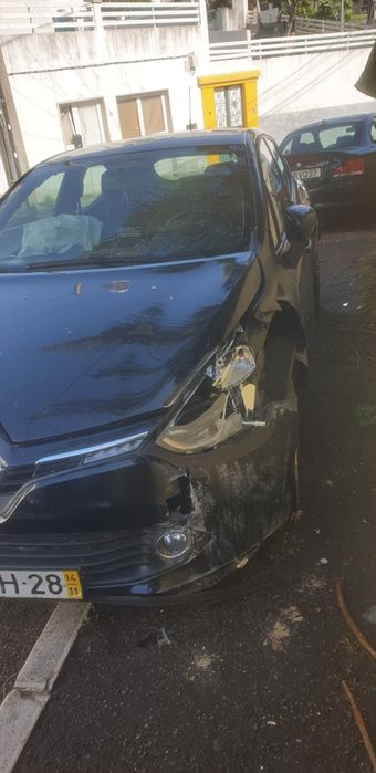 Renault Clio  4  /2014 sinistrado
