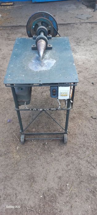 Продам дровокол морковка 380v, через ремінь , двигун 4 квт,