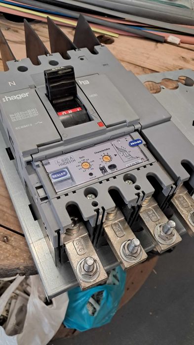 Disjuntor Geral h630 LSI 4P 4D 630A 50kA HND631H Hager Semi-Novo