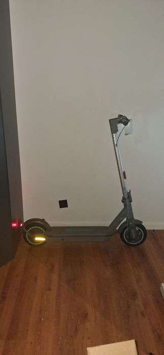 Hulajnoga elektryczna Motus Scooty 10  stan bardzo dobry technicznie