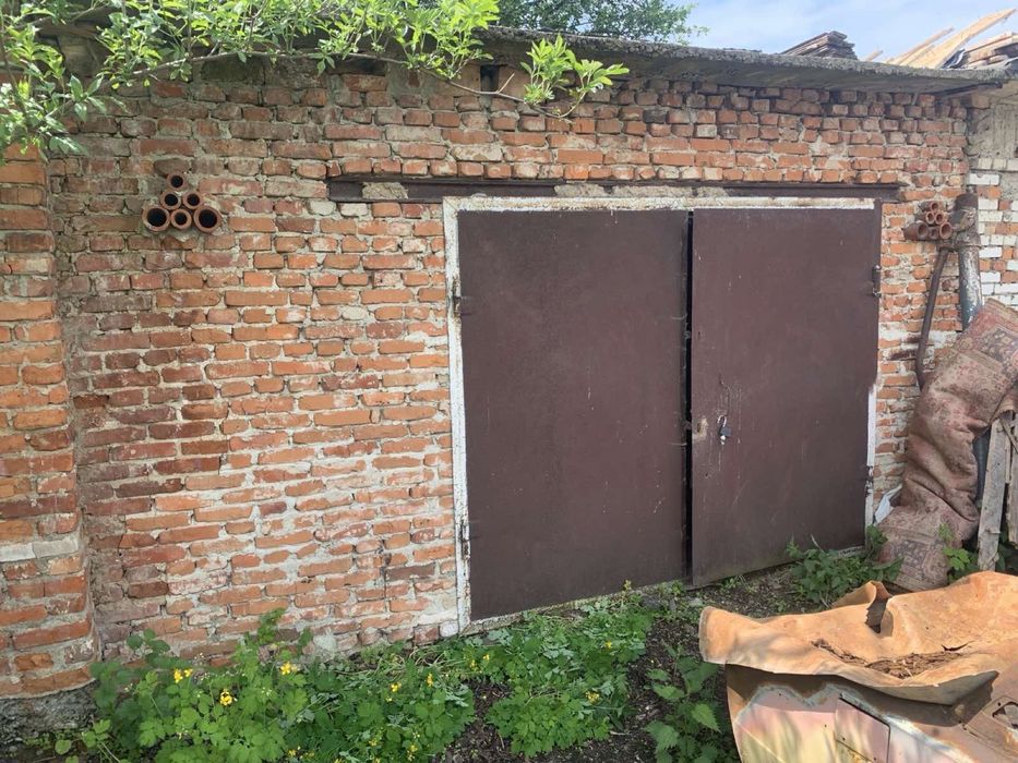 Гараж цегляний з підвалом