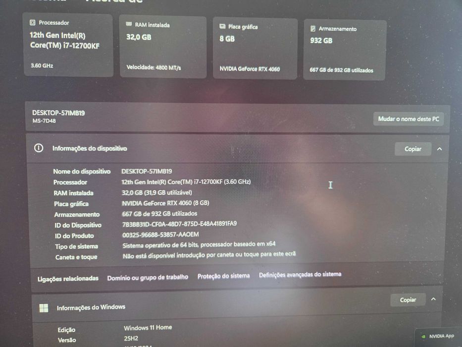 PC Gaming com monitore e cadeira