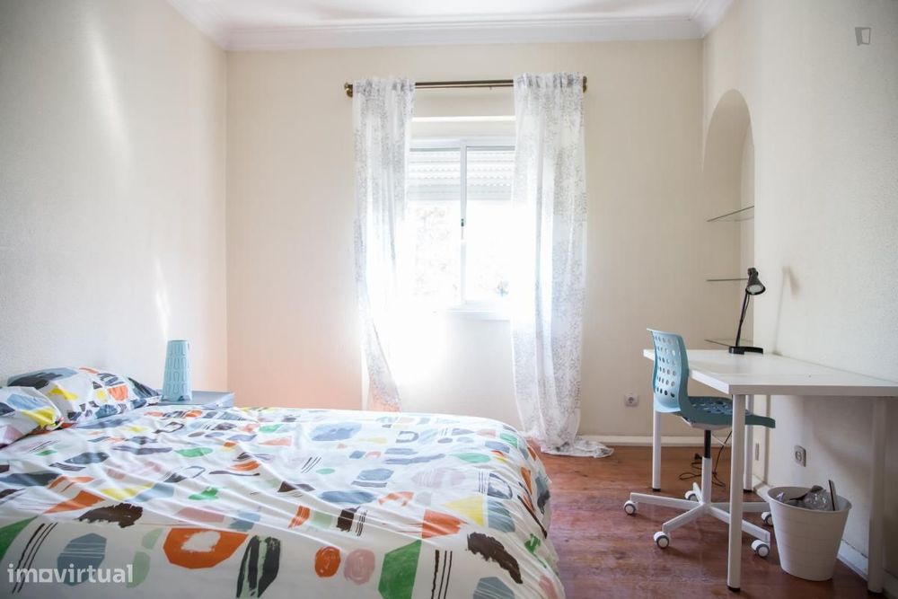 Quarto - localizado em Alvalade Lisbon
