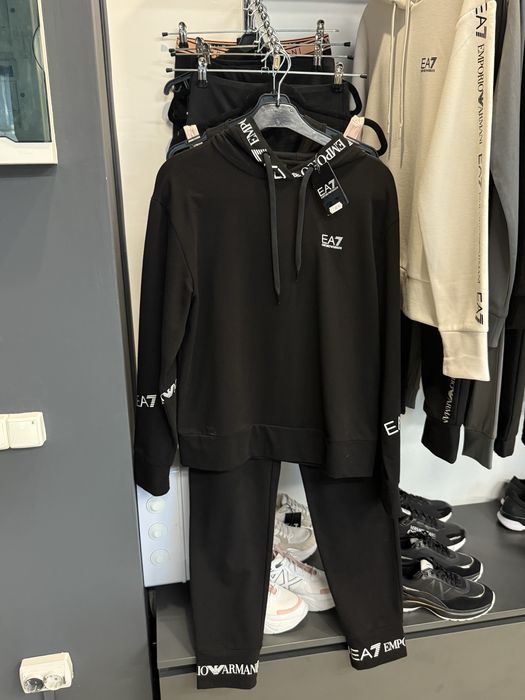 Жіночий костюм Armani, EA7