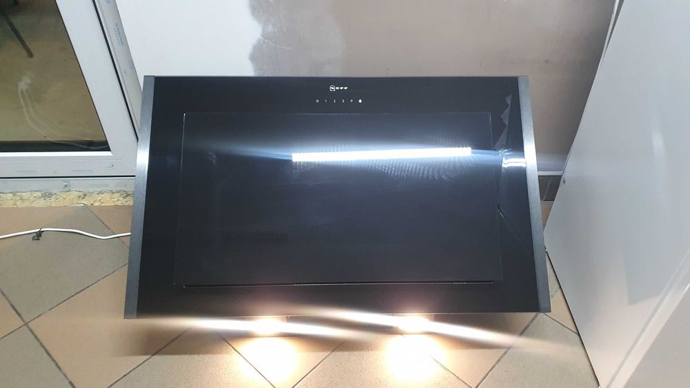 Okap ścienny Neff 90cm szklany ( Czarny)