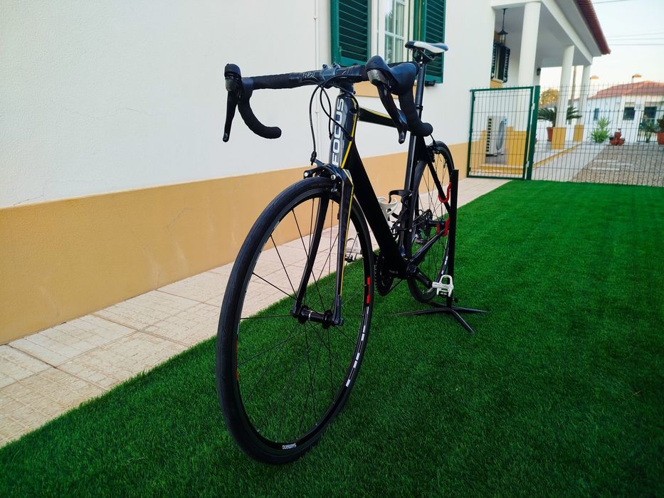 Bicicleta Focus cayo evo carbono