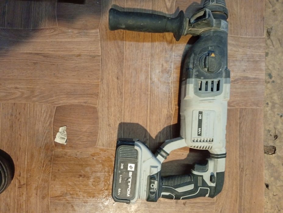 Продам акумуляторний перфоратор Елпром ЕПА-28