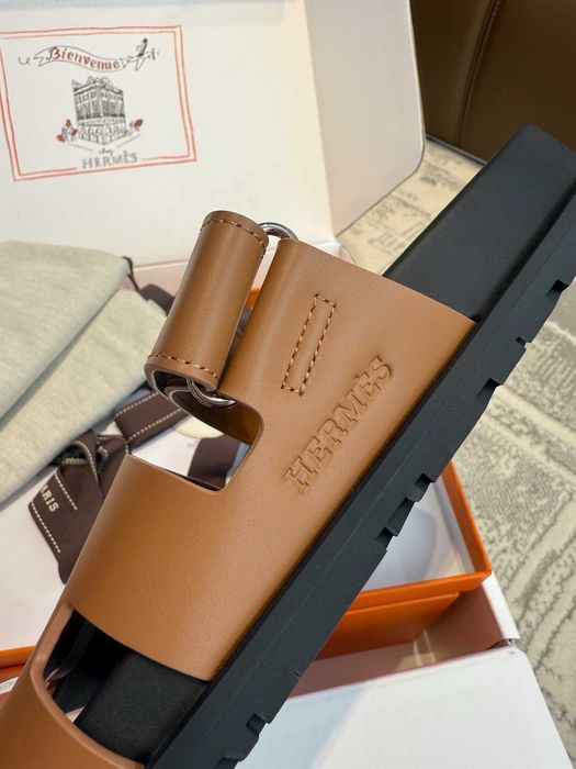 38 і 42 ( на 37 і 40) Жіночі коричневі шкіряні шльопанці Hermes Chypre ермес Гермес коричневые шлепанцы