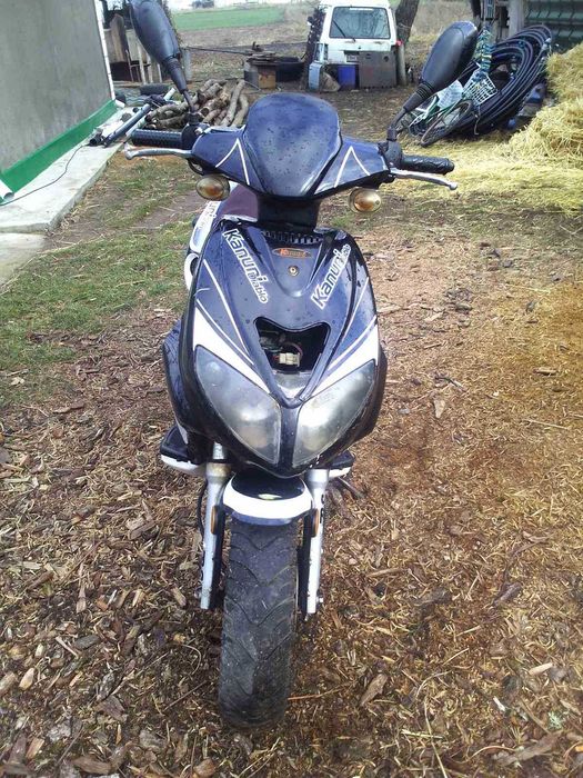 Продам мопед кануні на ходу заводиця їде но не на берає швидкість