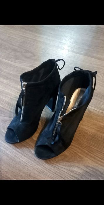 Buty na obcasie, skupku