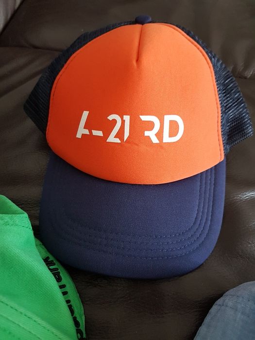 # 3 czapeczki H&M RESERVED 146/152 cena za całość