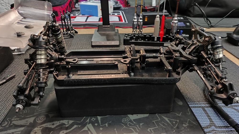 Xray XB4 24 Carpet