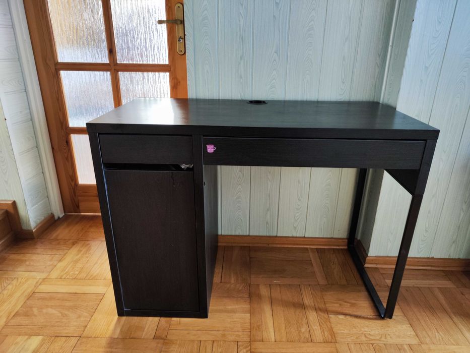 Biurko IKEA Micke czarne 105×50 cm – solidne, do pracy/nauki