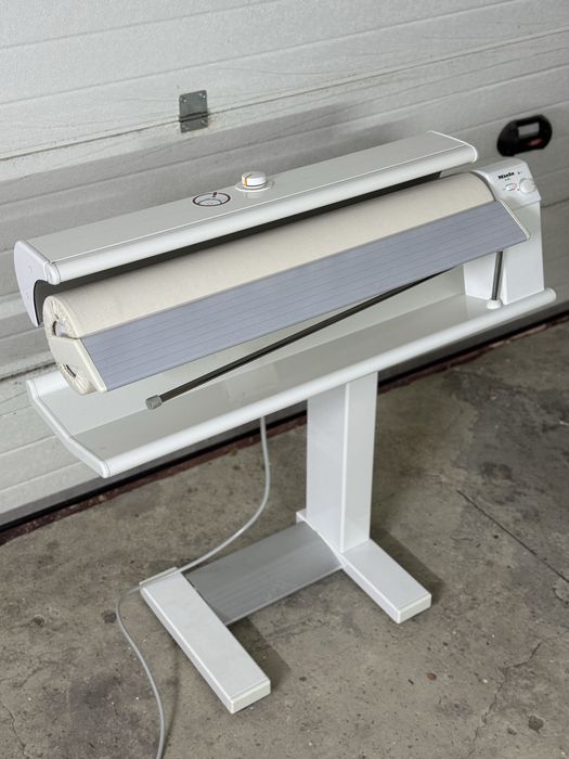 Прасувальний каток Miele B890 — ідеальний стан, відмінна якість