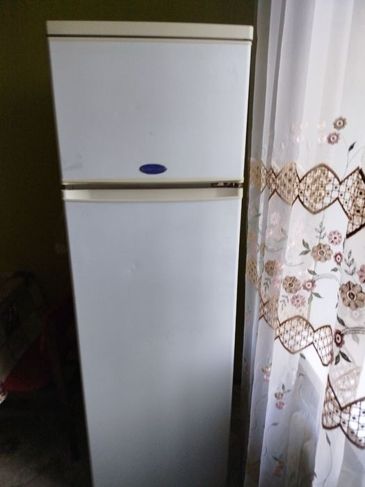 Холодильник Rincones двухкамерный, рабочий