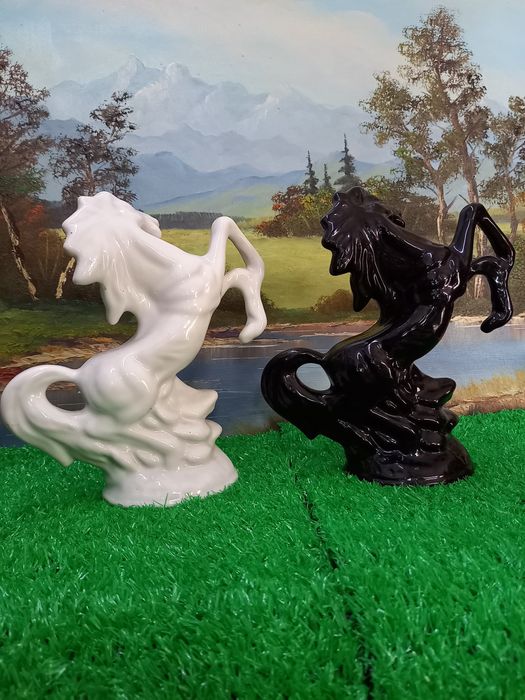 Figurki porcelanowe dwa piękne konie