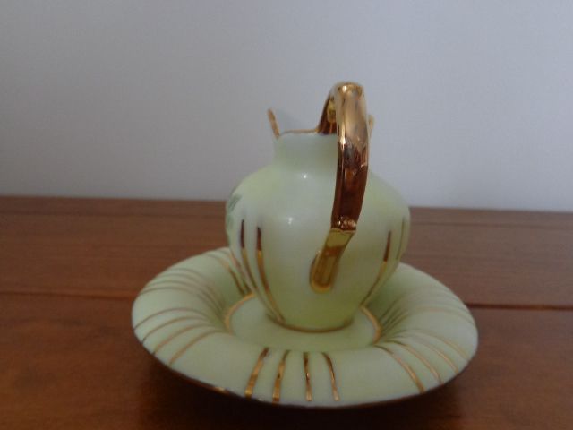 Jarro com prato, pintura em porcelana