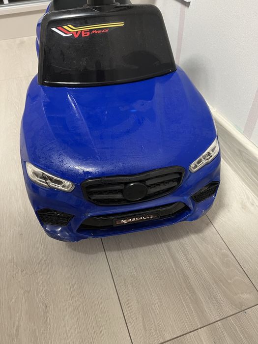 Машинка с родительской ручкой