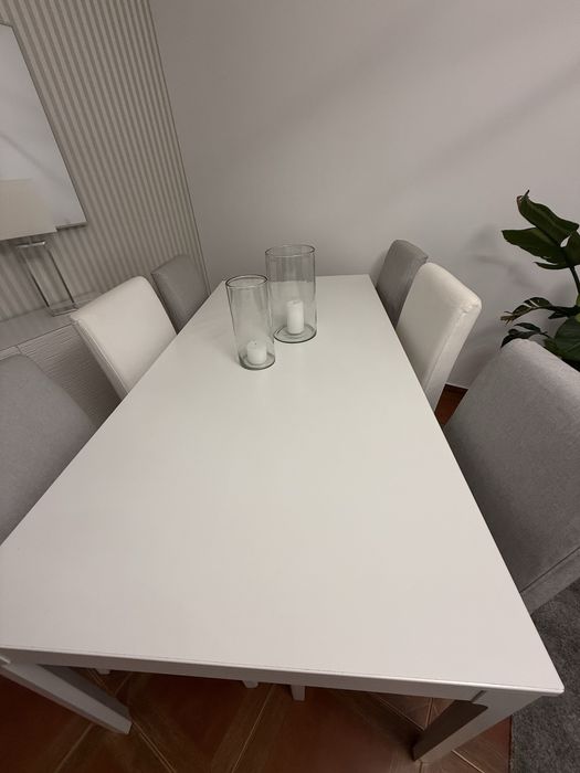 Conjunto Mesa Ikea com 6 cadeiras estofadas de capa removivel