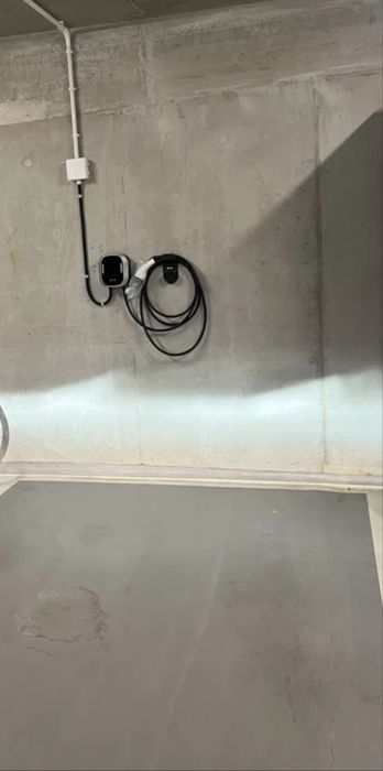 Instalacja stacji ładowania samochodów elektrycznych EV, Wallbox, ABB, Schneider, Tesla.