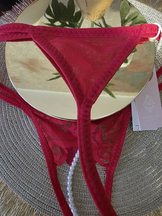 Seksowne koronkowe stringi damskie z perełkami