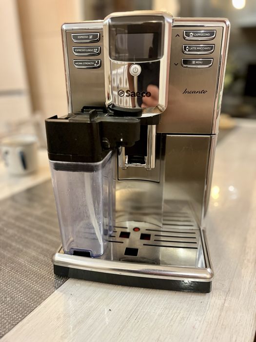 Автоматична кавоварка Saeco Incanto HD8917/09.