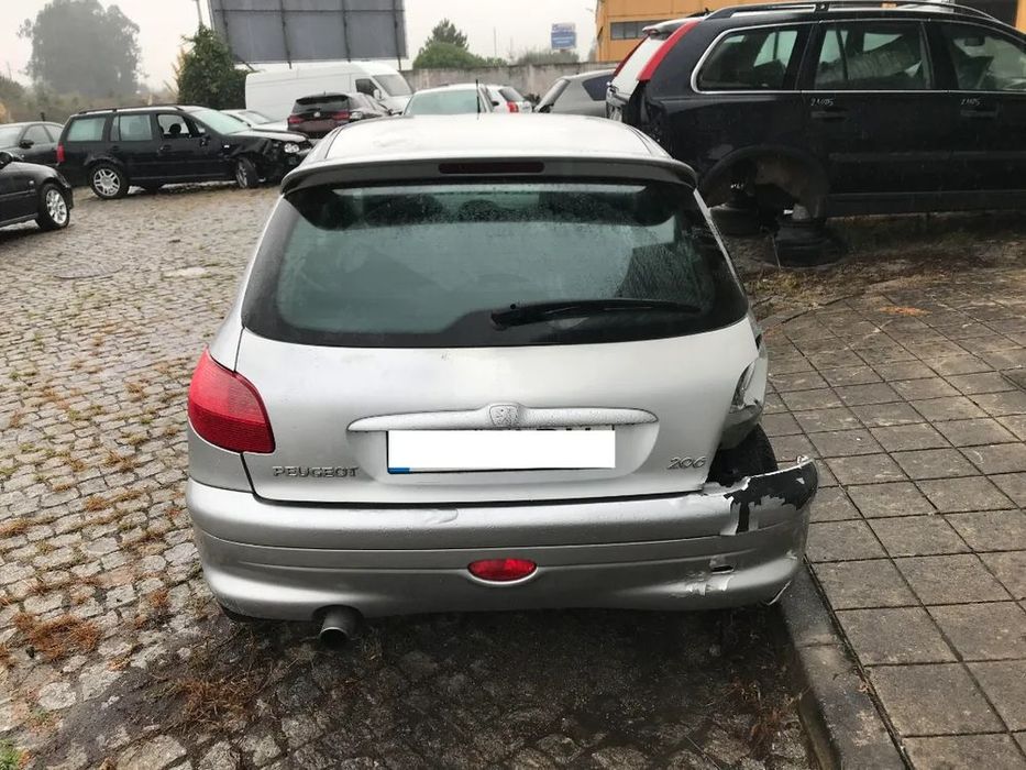 Peugeot 206 1.4cc 5P 2000 - Para Peças