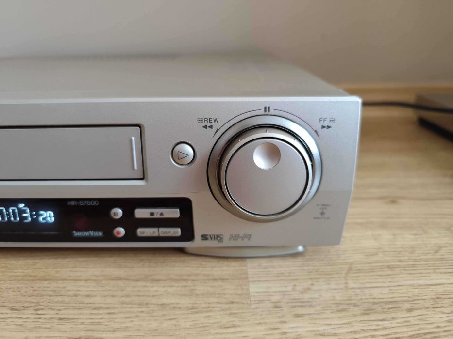 Magnetowid Super VHS JVC HR-S7500