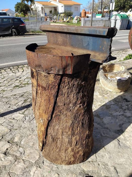Cepo com viga de ferro (bigorna artesanal)