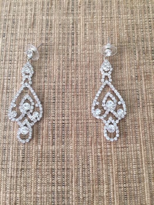 Серьги с камнями сваровских