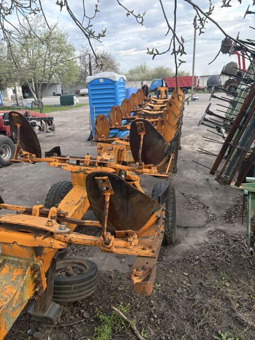 Плуг Хугард оборотний 9-ти корпусний