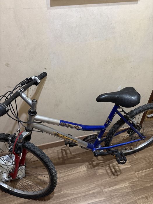 Bicicleta azul ,vermelho,cinzenta