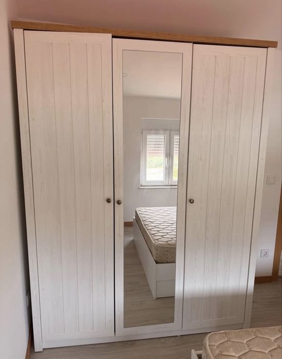 Roupeiro branco pouco usado