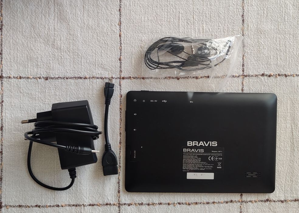 Планшет Bravis новий