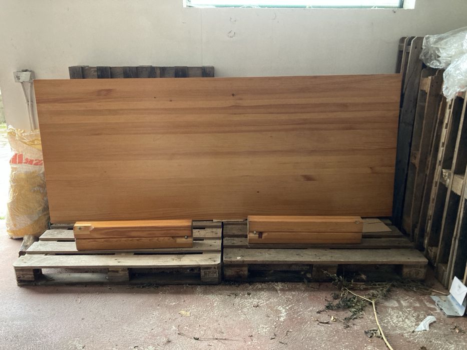 Mesa de sala de jantar de pinho maciço (NOVA)