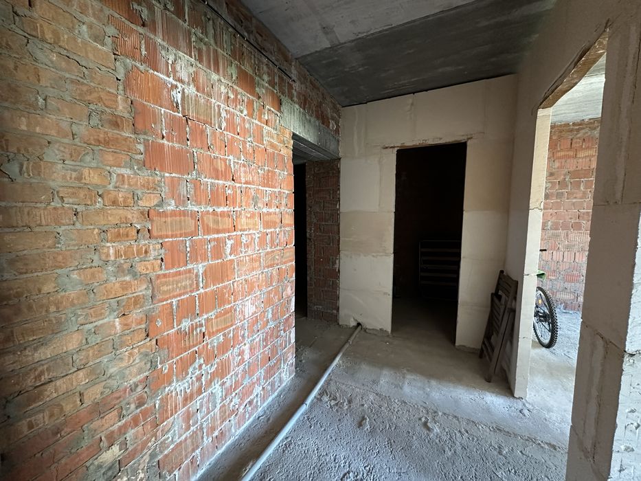 Продам 2к квартиру 67м2 в зданому будинку ЖК  Петрівський квартал