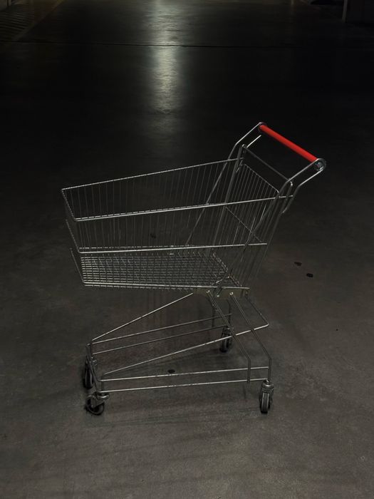 Carrinho de compras em metal