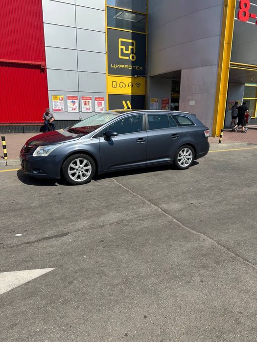 Toyota Avensis 1.8 бензин